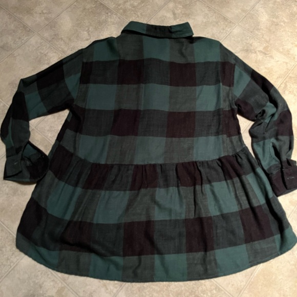 BNWT: American Eagle Super Soft Plaid Shirt with Flaired Bottom - Picture 2 of 3